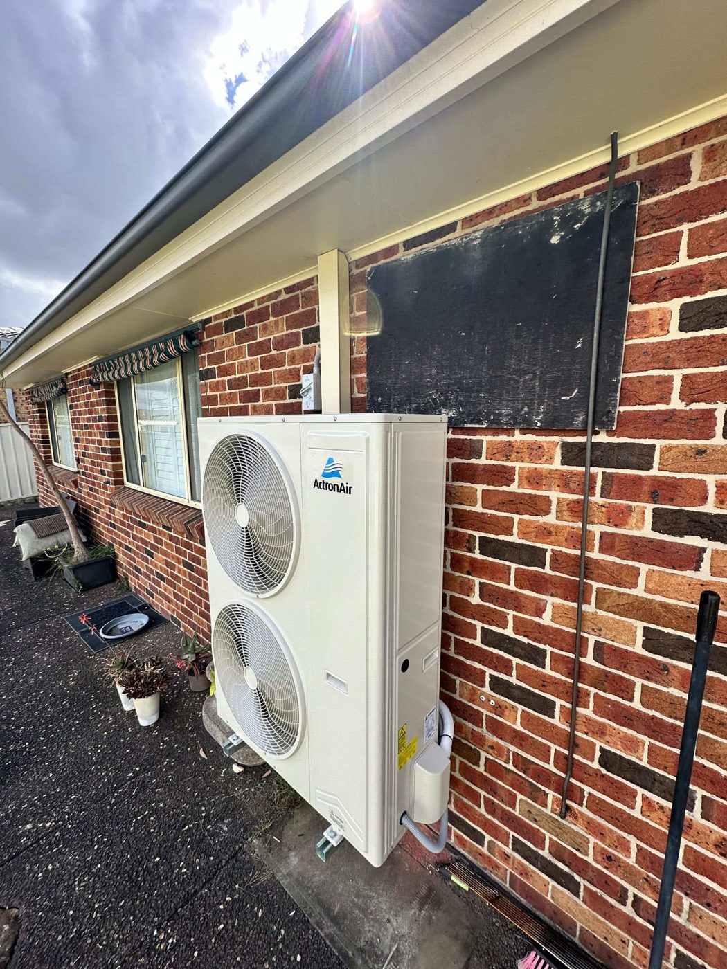 Outdoor condenser install β HR Air, Newcastle & Hunter